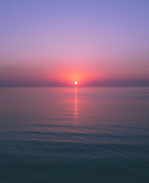 Immagine gratuita di acqua calma, alba precoce, colori dell'alba