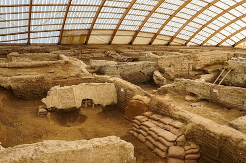 Ancient roman ruins in a large building with a roof