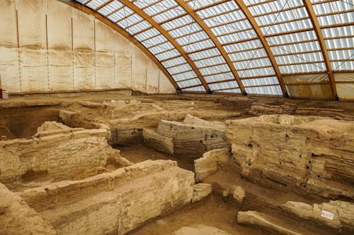 Ancient roman ruins in a large room with a roof