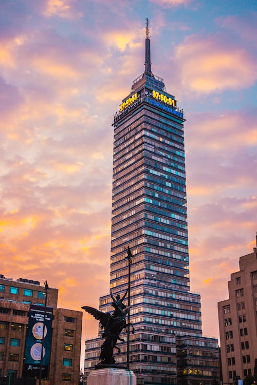 The tower of the mexican capital is lit up at sunset
