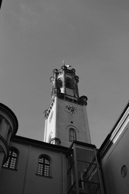 A black and white photo of a clock tower