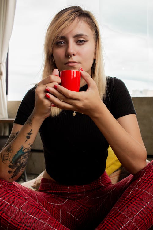 Free Photo of Woman Holding Red Cup Stock Photo