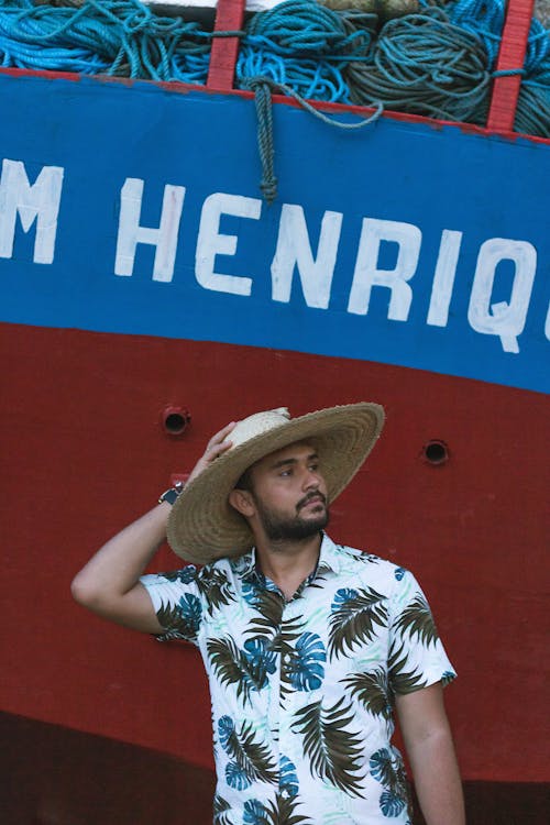 Foto De Hombre Vestido Con Sombrero De Paja