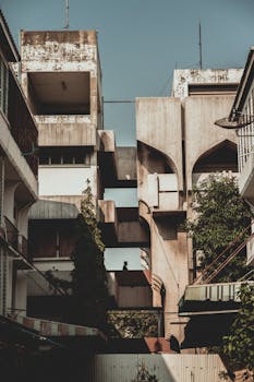 曼谷现代建筑的迷人景观，展现了独特的设计特色