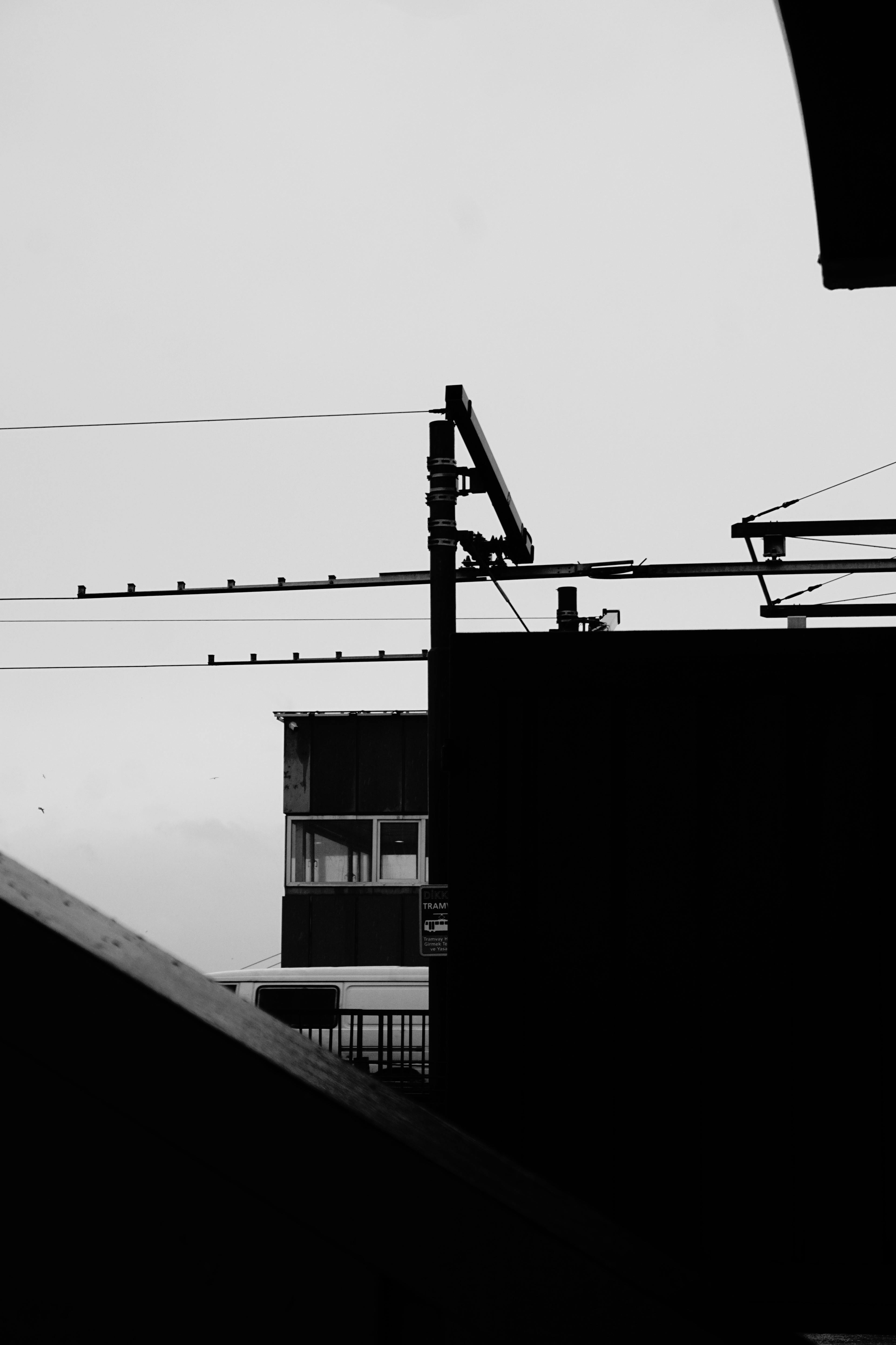 Gratuit Imagine de stoc gratuită din acoperișuri, acoperit de nori, alb-negru Fotografie de stoc