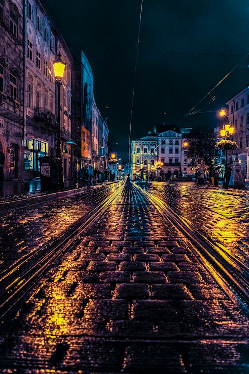무료 밤에 회색 콘크리트 도로 스톡 사진