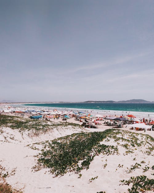 Areia Da Praia E Pessoas