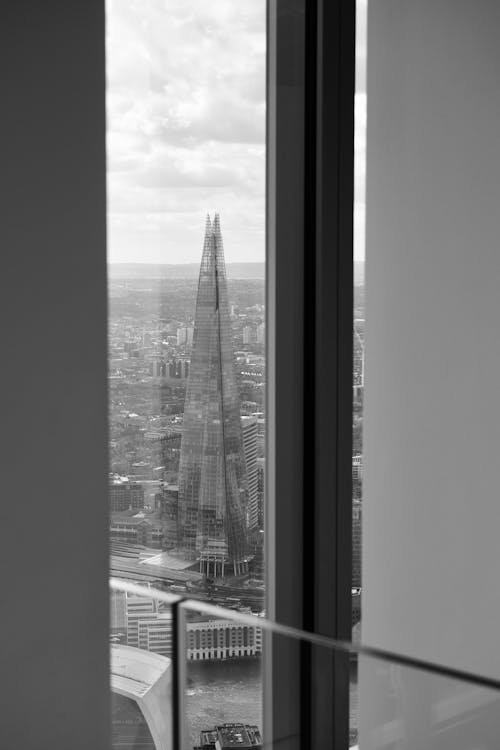 Foto stok gratis bayangan, gedung menara, hitam & putih