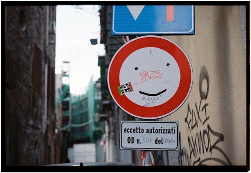 A street sign with a smiley face on it