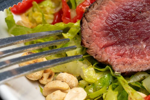 medium rare steak salad