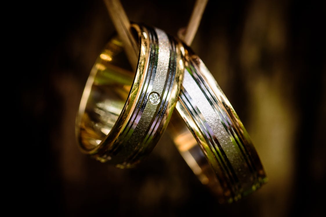 Free Silver and Gold Couple Ring Stock Photo