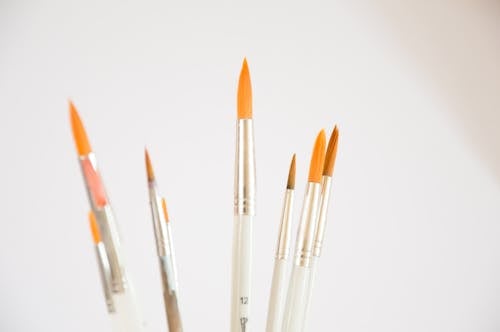 Selective Focus Photography of Fine-tip Paint Brushes