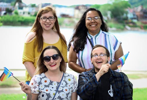 Cuatro Mujeres Posando Para La Foto