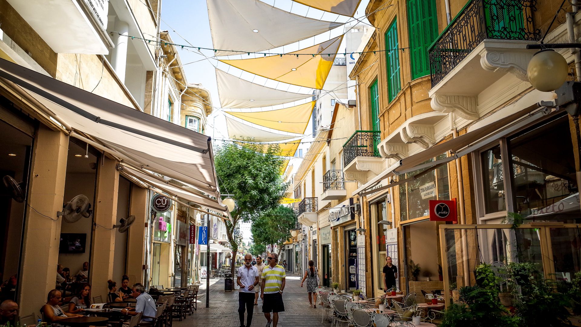 Hybrid Inverter in Nicosia: What Local Companies Charge — illustrasjonsbilde