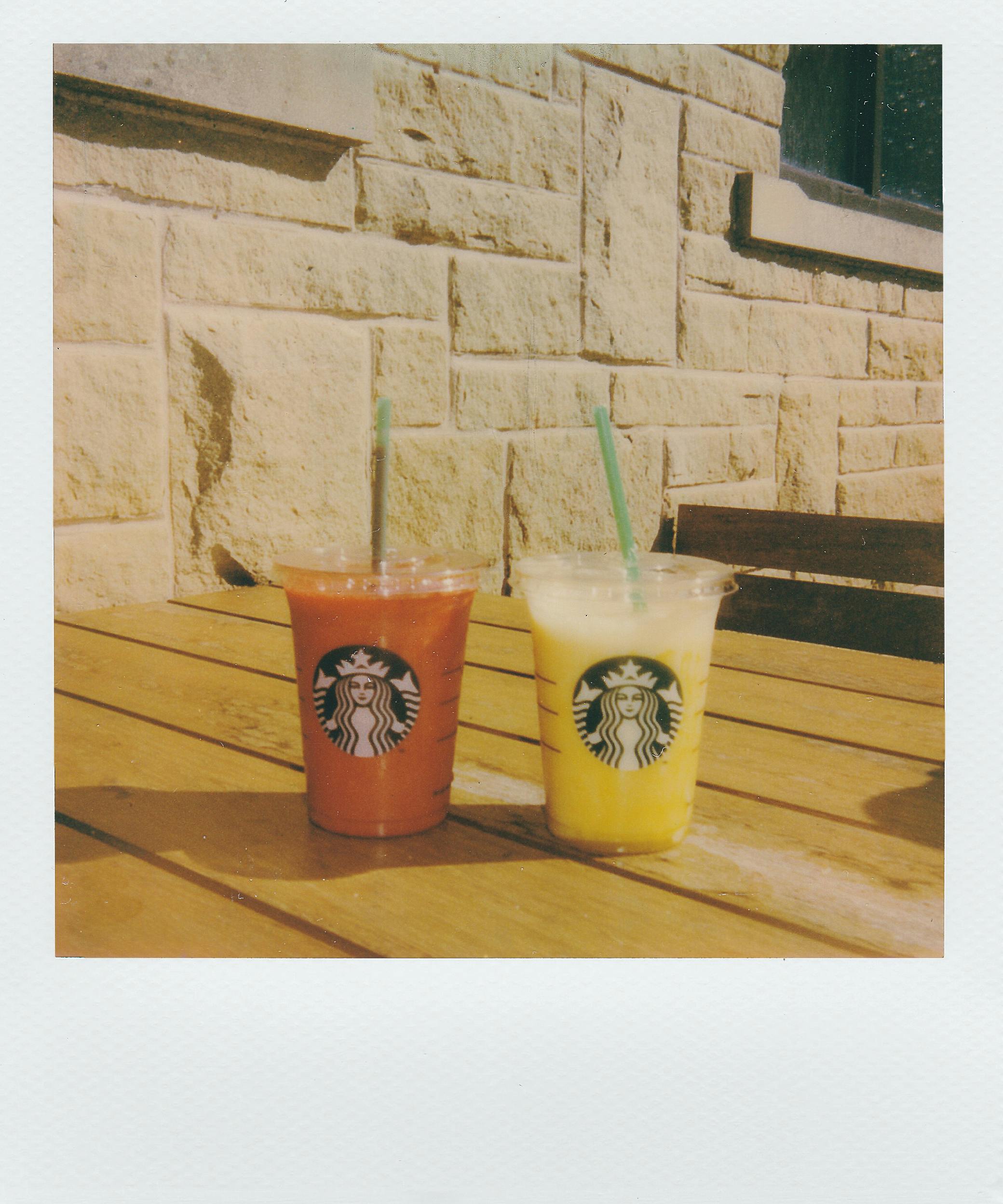 File:Orange juice in a Starbucks cup.jpg - Wikimedia Commons