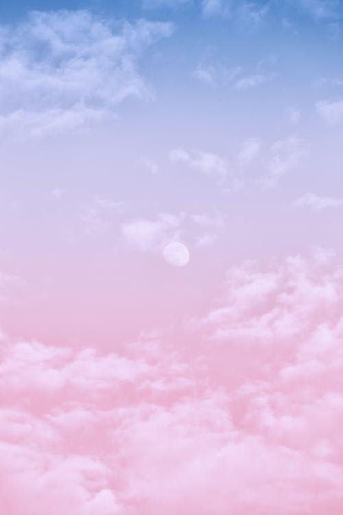 핑크와 블루 구름에 흰 구름