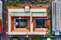 无人机拍摄的画面显示了印度尼西亚雅加达一座地标建筑的景象