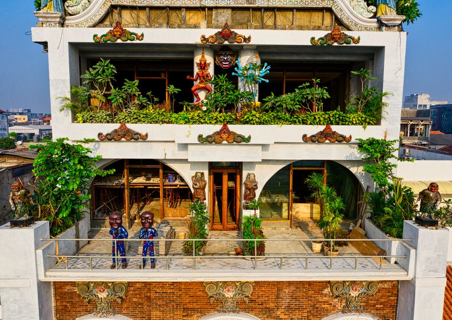 Balinese Homes: Sanctuaries of Family and Tradition Balinese Homes: Sanctuaries of Family and Tradition