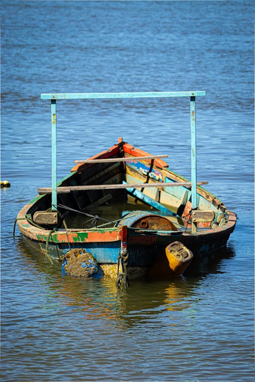 Immagine gratuita di acqua, barca, corda