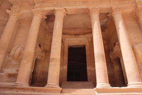 Free Sunlit view of the iconic Treasury in Petra, Jordan, showcasing its majestic sandstone columns. Stock Photo