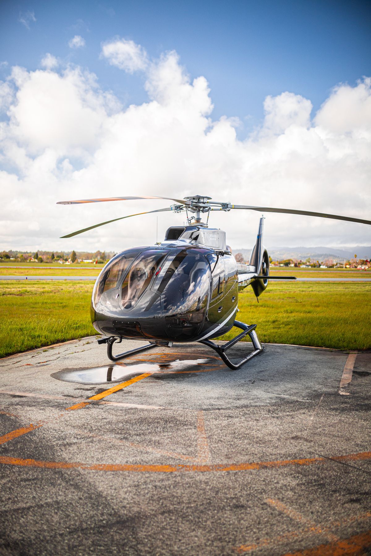 Helicóptero no heliponto