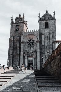 Stone cathedral facade, photo by Cláudio Castro on Pexels