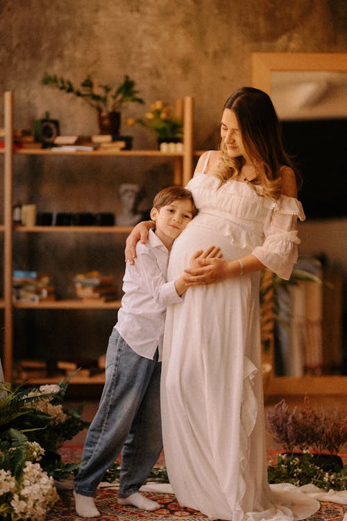 Free A pregnant woman and her son pose for a maternity photo Stock Photo