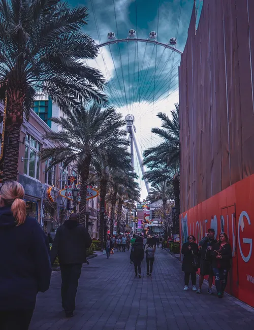 The Ultimate Las Vegas Strip Walking Guide: An Insider’s Route Map