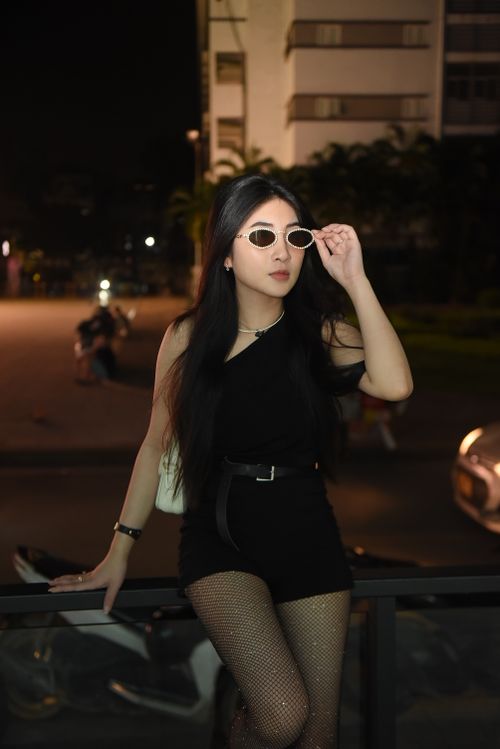 Free Fashionable woman in urban setting at night, wearing chic outfit and sunglasses. Stock Photo