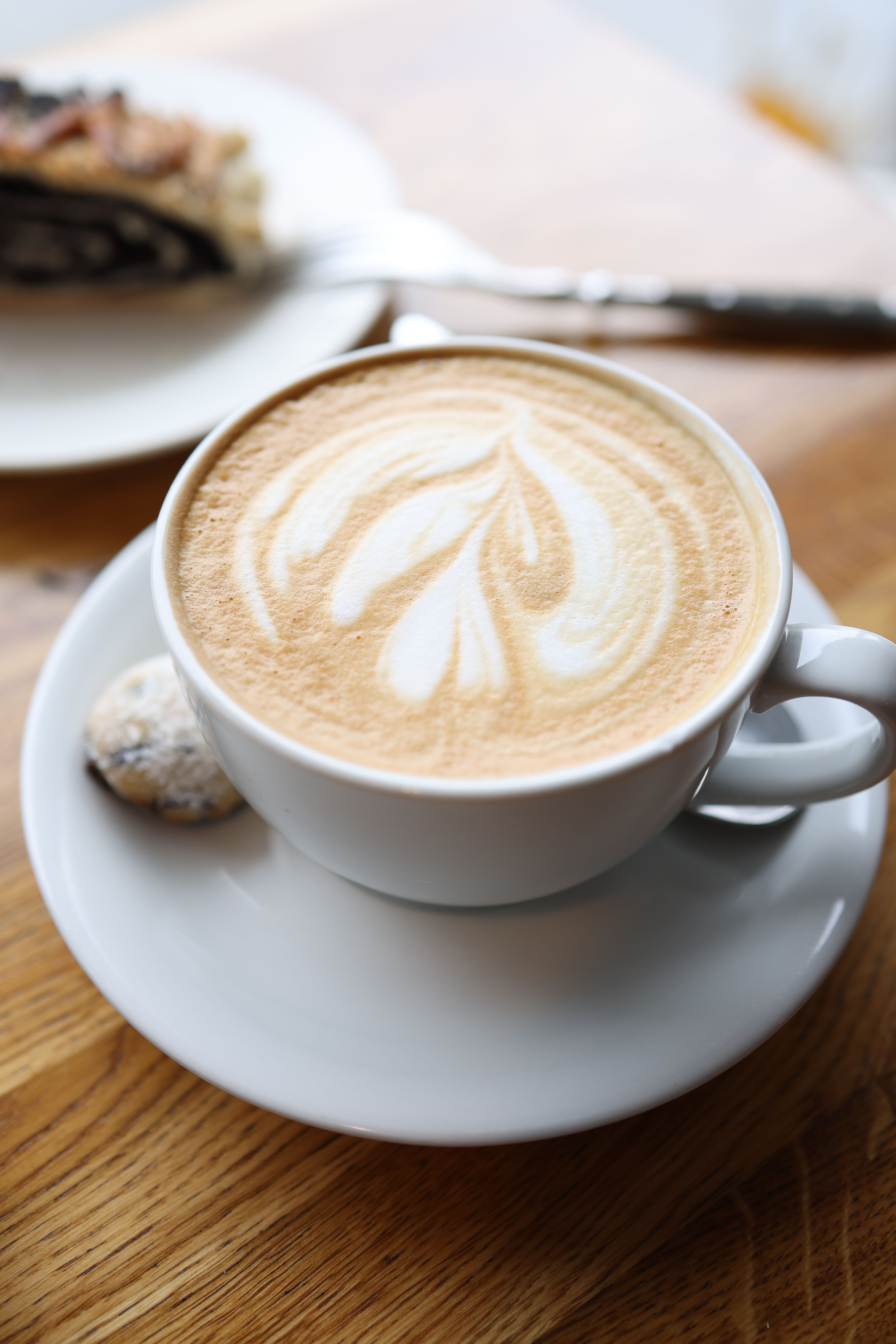 Tasse Kaffee auf einem Tisch · Kostenloses Stock-Foto