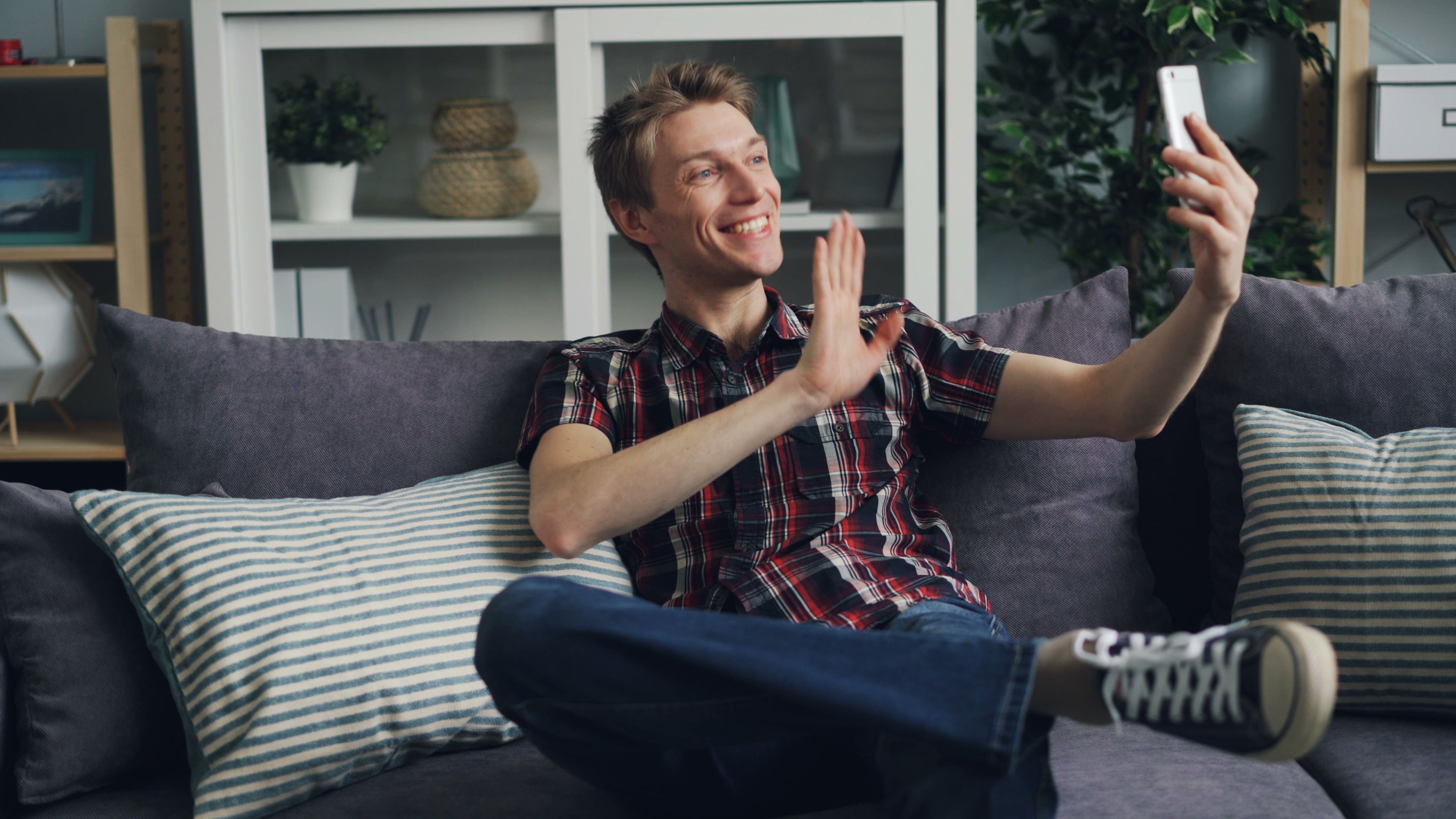 Say bye to doomscrolling, experts say these grandma hobbies and crafts are trending — Photo by Vitaly Gariev on Pexels