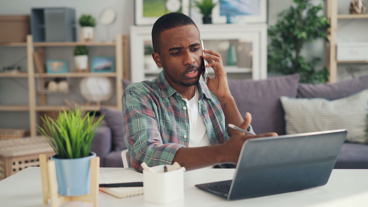 Expat reviewing digital health insurance options in Germany