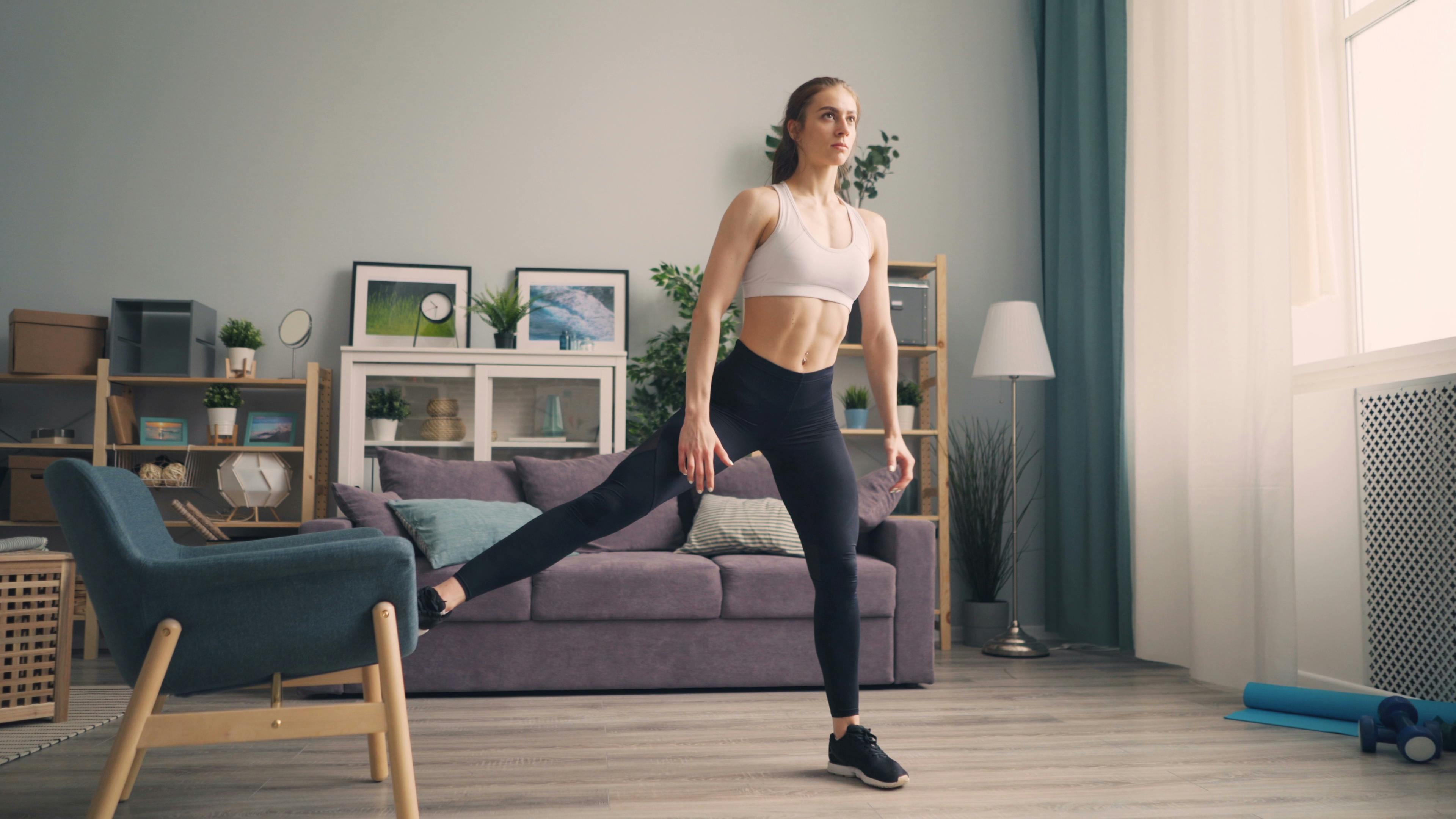 How to stay fit while traveling workout technique step by step