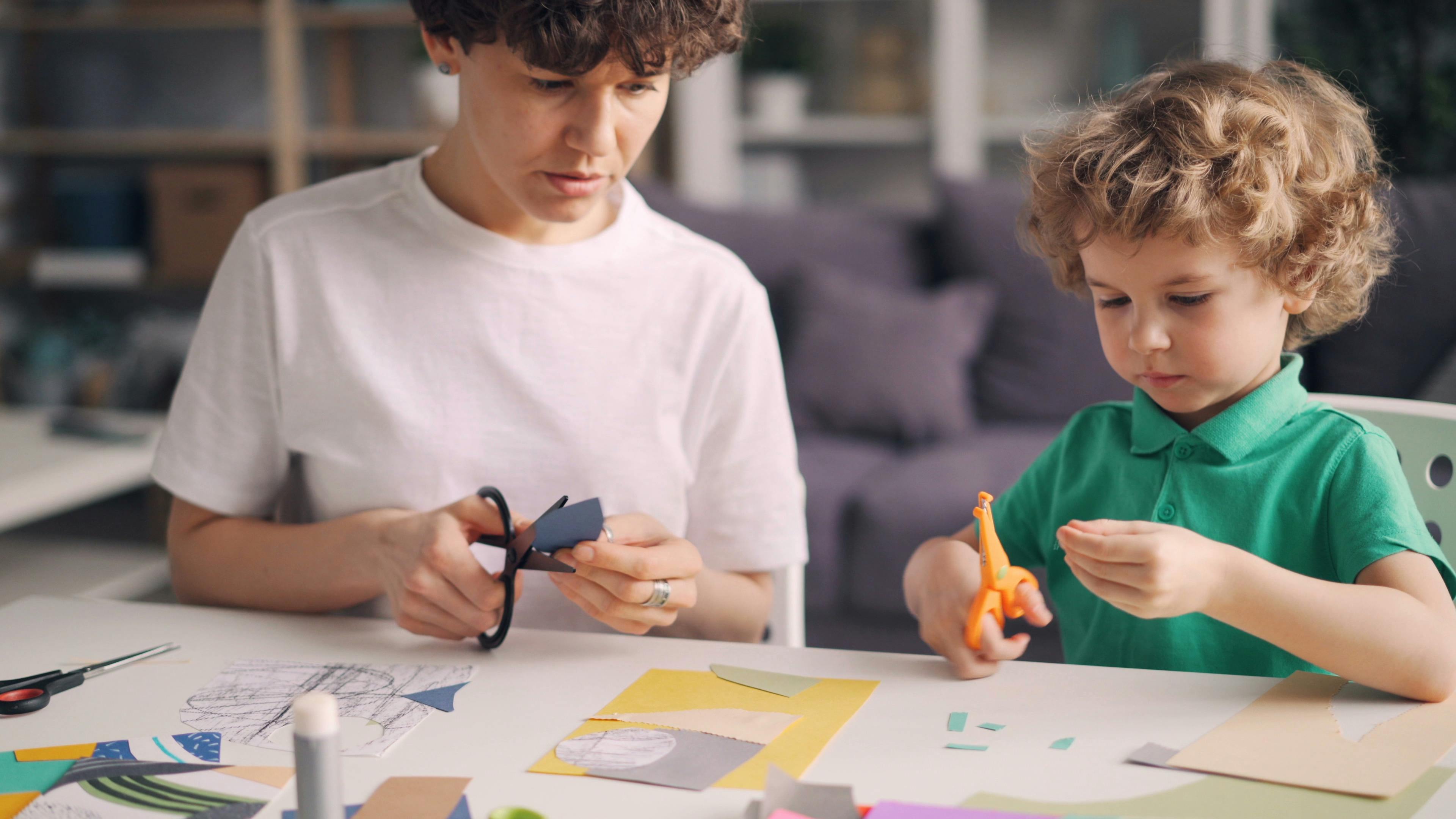 Arts and crafts as free time activity in England 2016, by age — Photo by Vitaly Gariev on Pexels