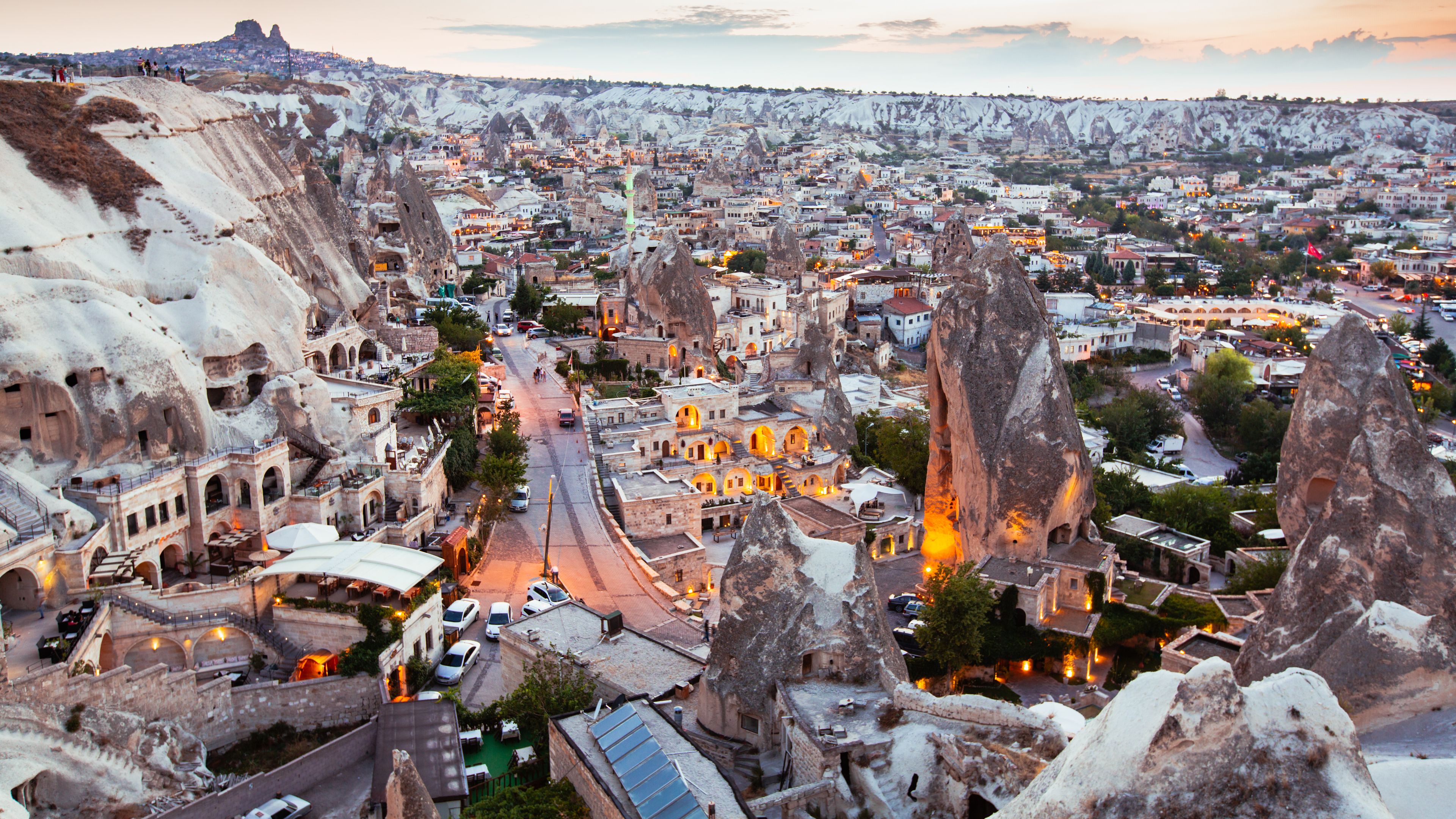 Fantasy RV Tours Featured on Discovery Channel TV Series — Photo by Vitaly Gariev on Pexels