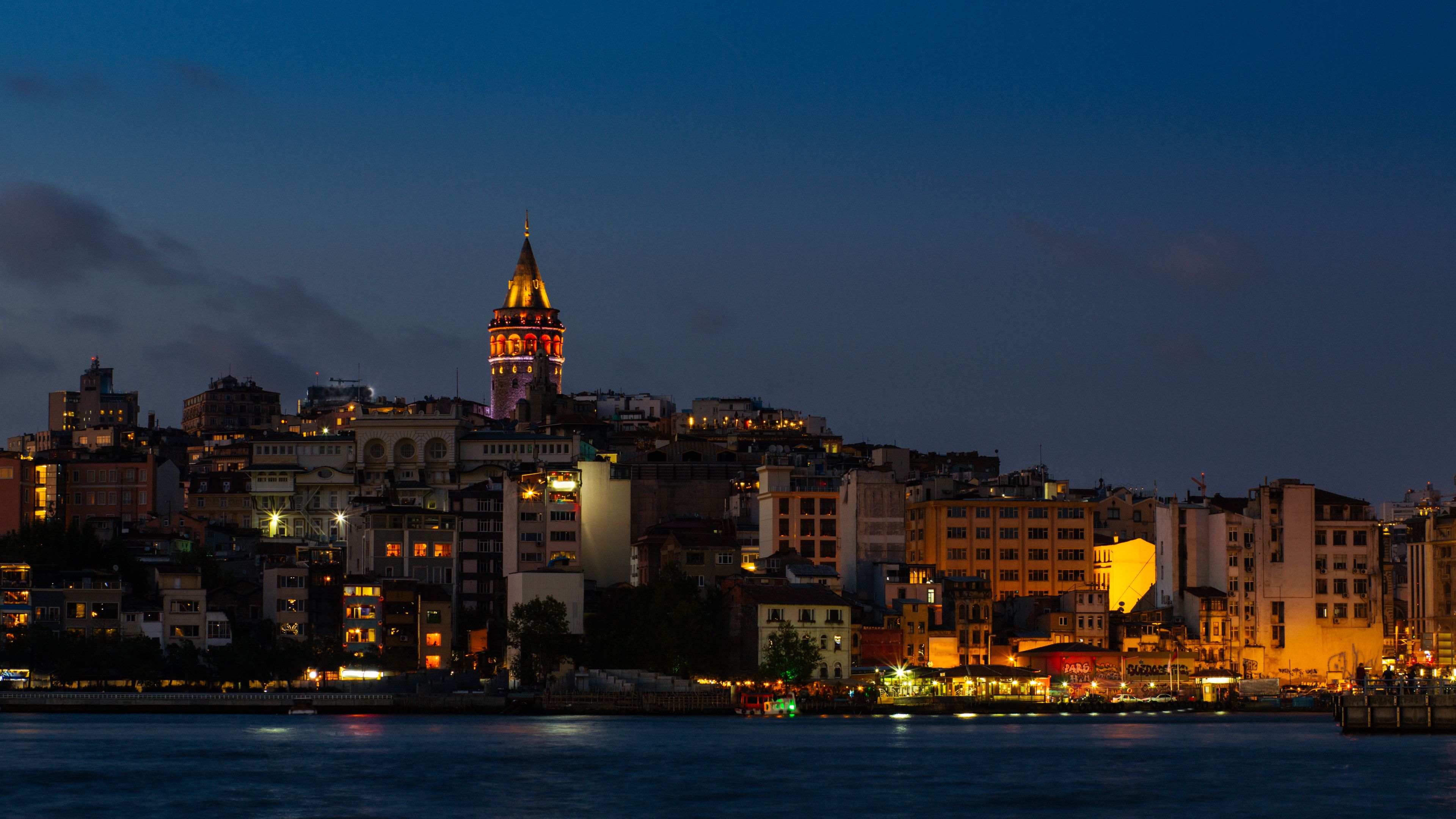 Cityscape of Istanbul in Evening · Free Stock Photo