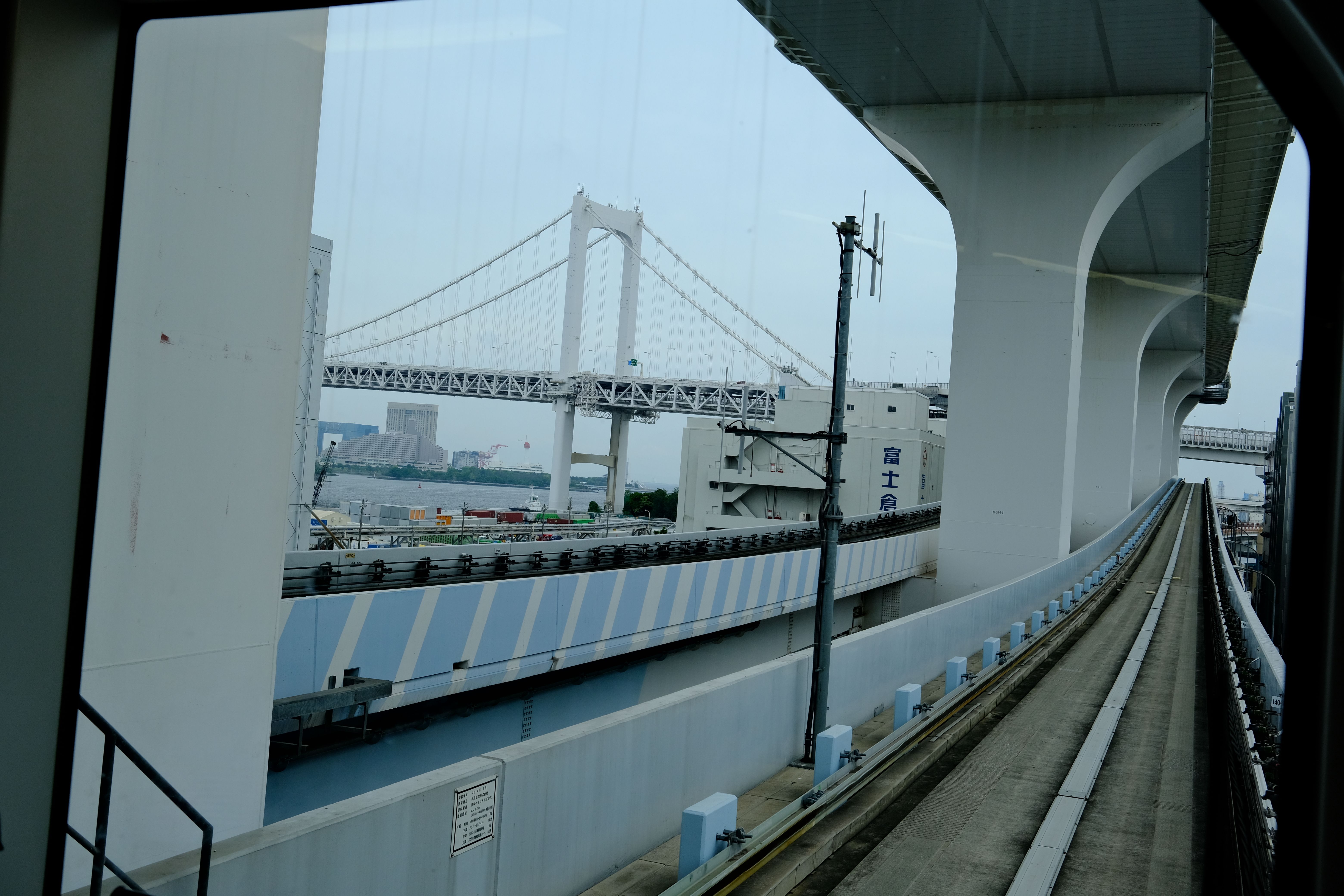 從台場眺望的彩虹大橋