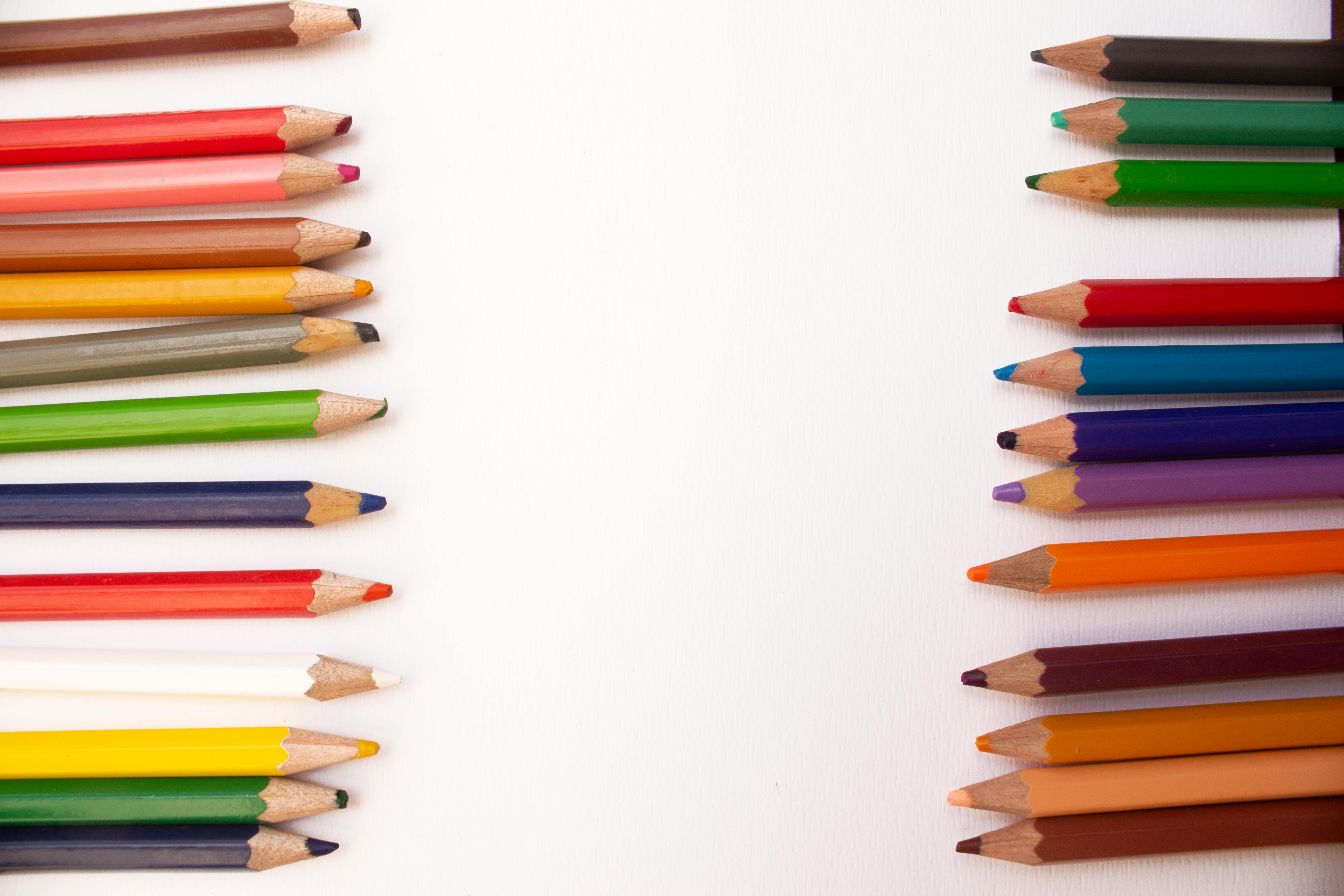 Hobbycraft has up to 50% off art supplies for chilly Brits to try new hobbies at home — Photo by Agustina Sobnno on Pexels