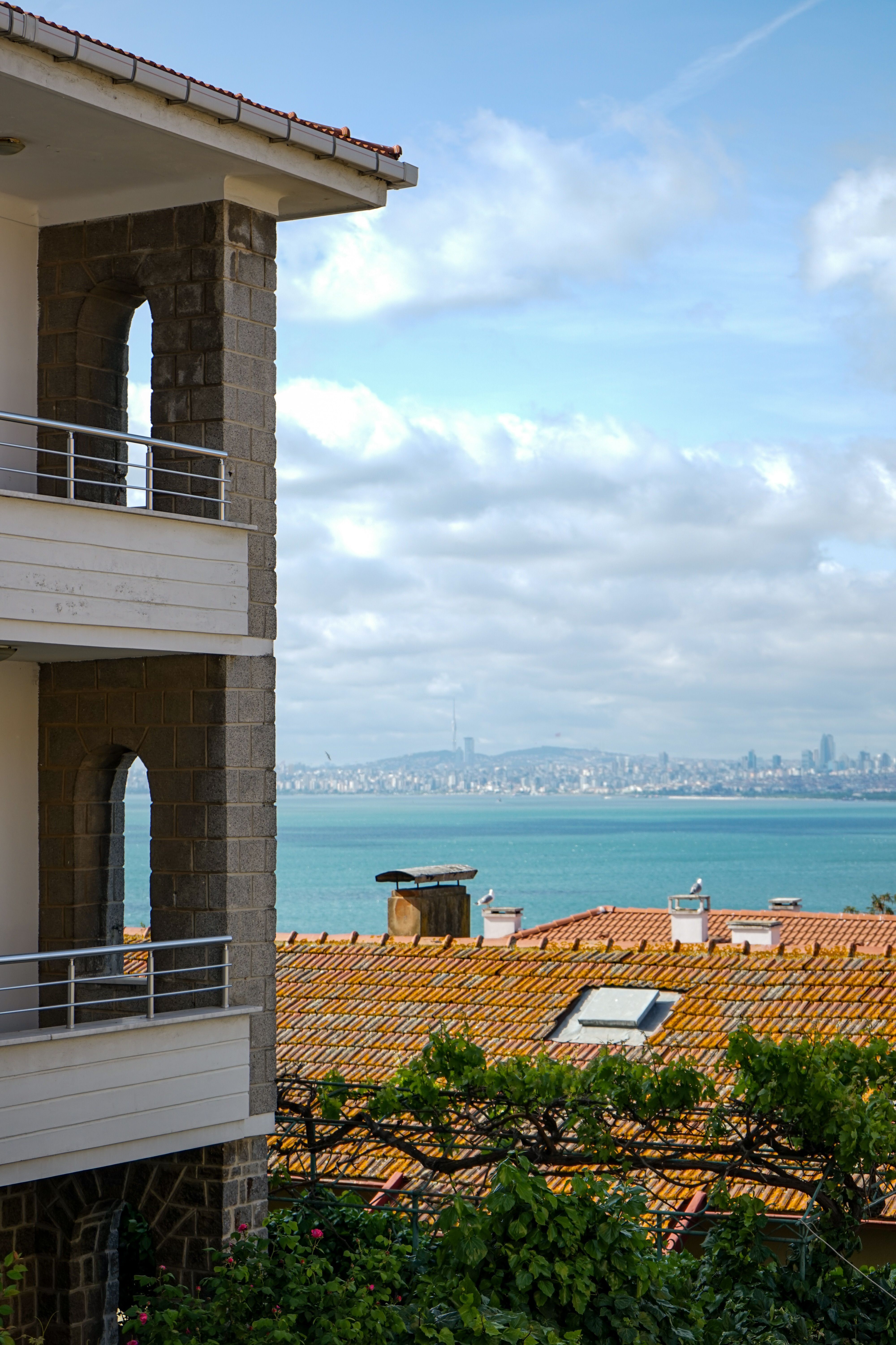 Photo of Building with a View of the Sea · Free Stock Photo