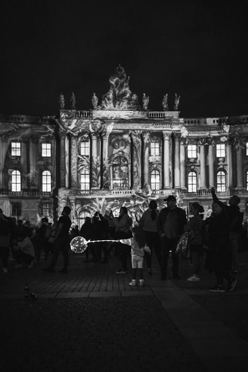 Kostenloses Stock Foto zu beleuchtet, berlin, black and white