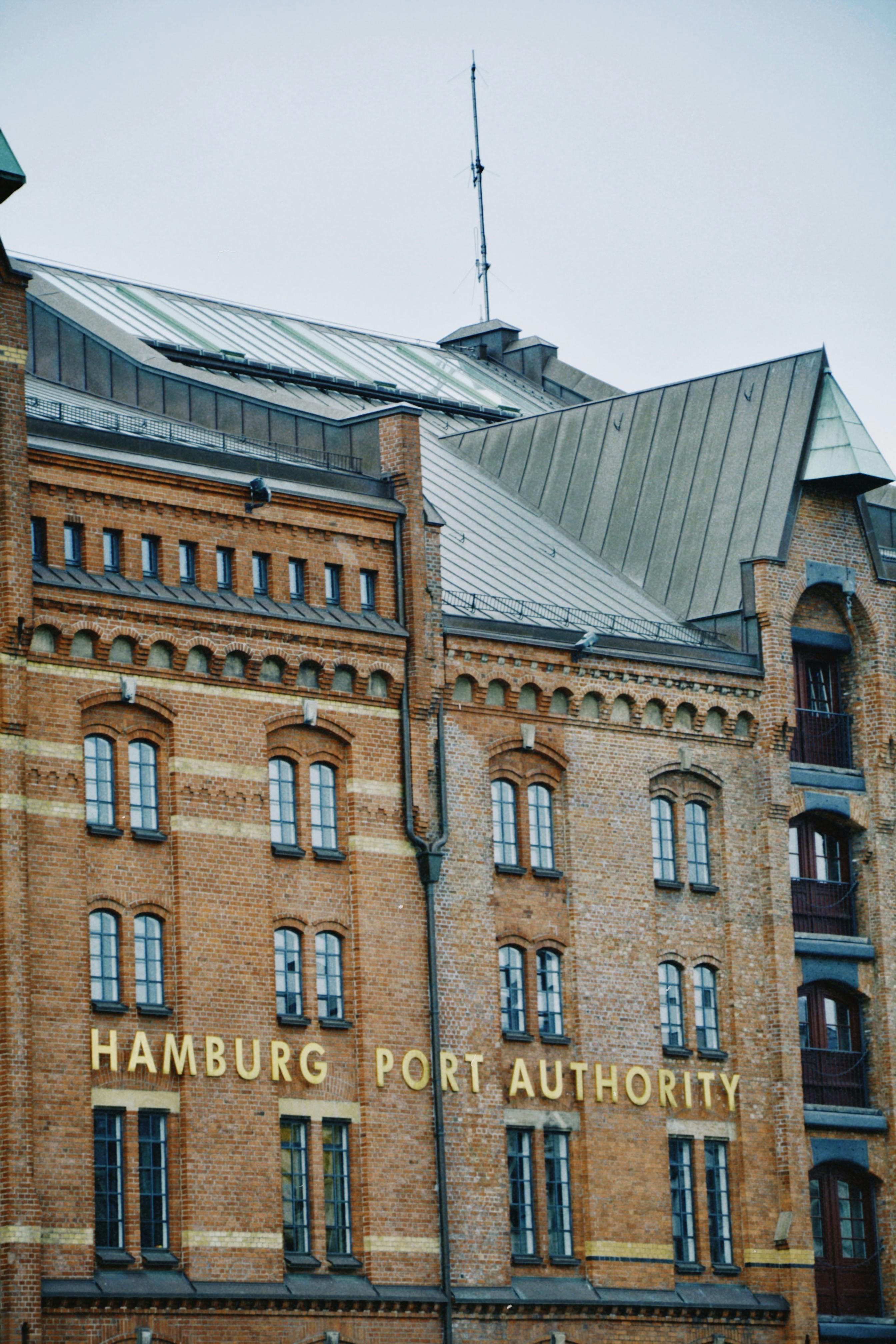 HAMBURG PORT AUTHORITY OFFENE STELLEN visual data 2