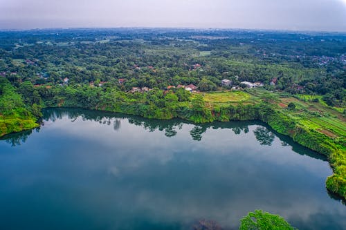 Foto Di Vista Aerea Del Corpo D'acqua