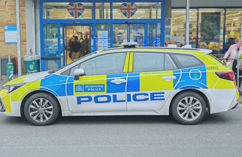 Photos gratuites de manger une voiture de police, police britannique, sortie d'urgence
