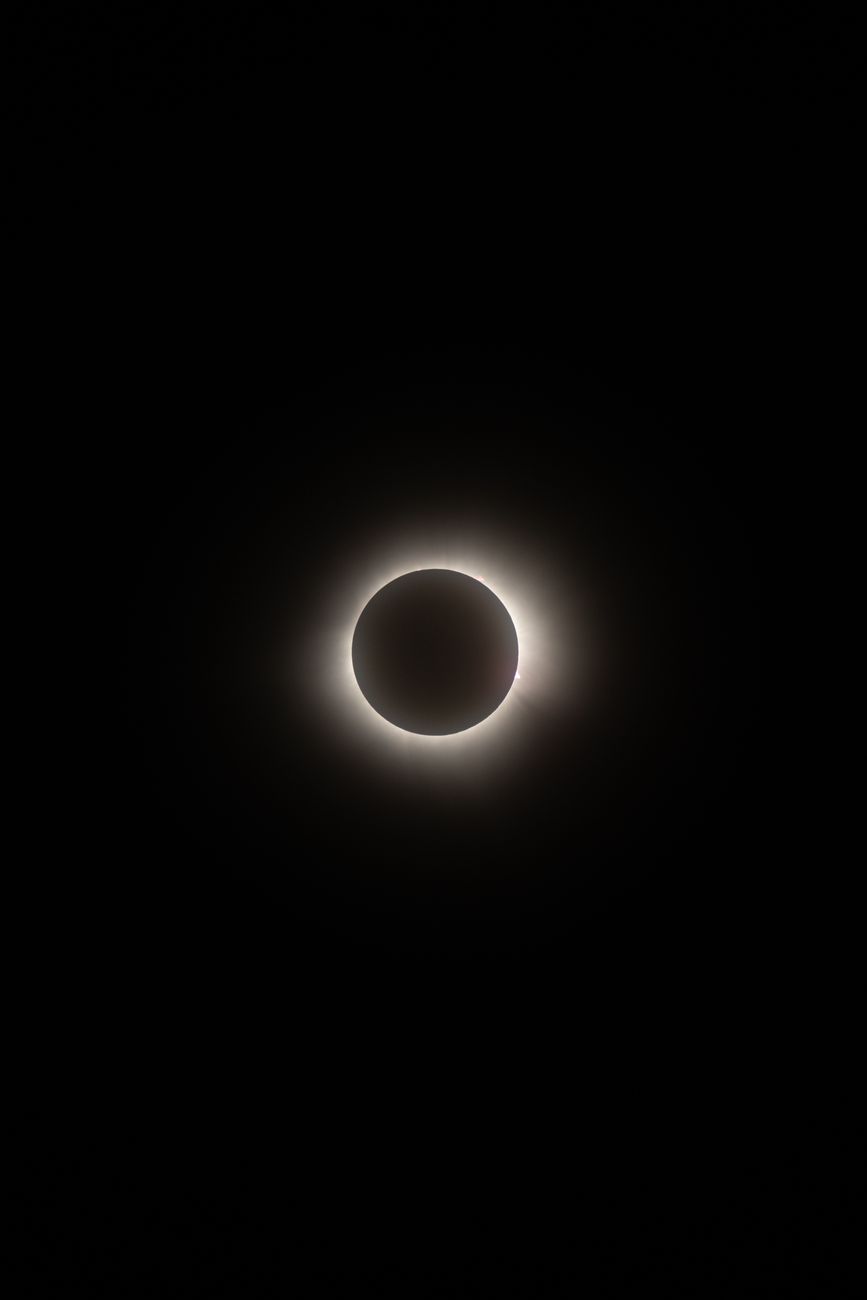 Himmel & Dunkel im Universum – Geheimnisvolle Kosmos-Aufnahme