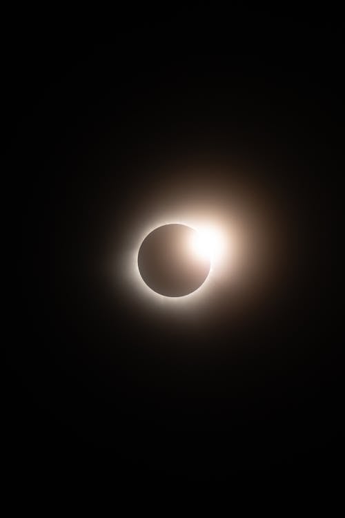 Звёздное небо и космос в картинках - Страница 7 Free-photo-of-a-solar-eclipse-is-seen-in-the-sky