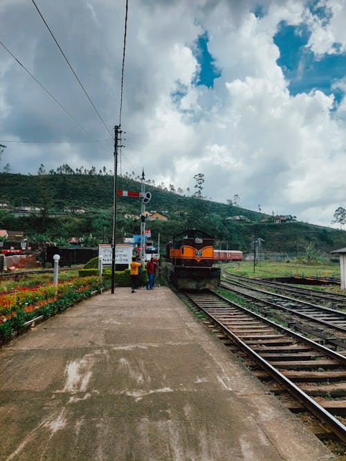 Δωρεάν στοκ φωτογραφιών με επιβατηγό τρένο, ΣΙΔΗΡΟΔΡΟΜΙΚΗ ΓΡΑΜΜΗ, Σρι Λάνκα