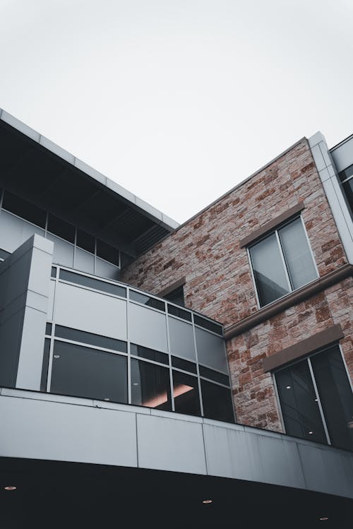 A building with windows and a black and white photo