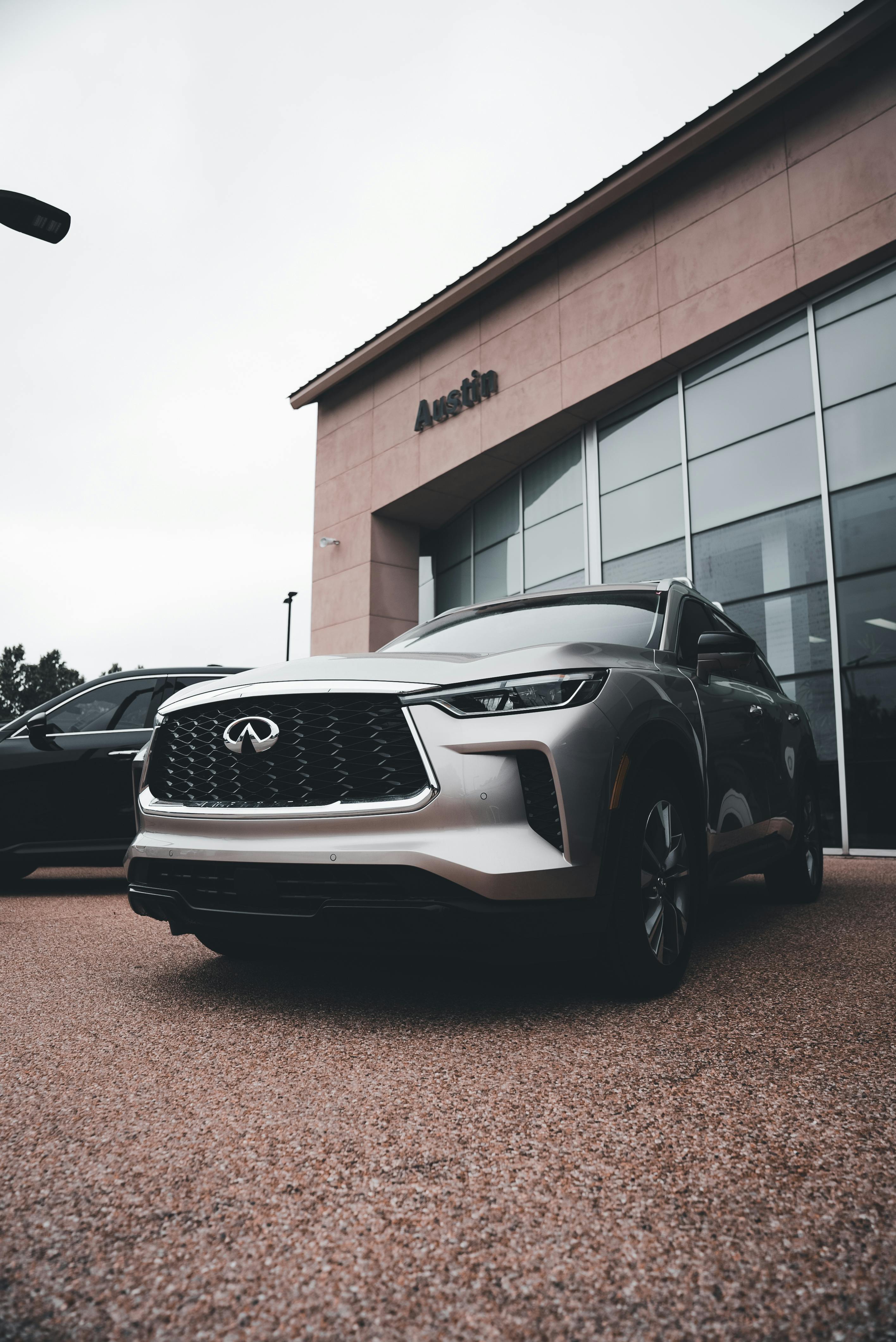 silver infiniti qx60