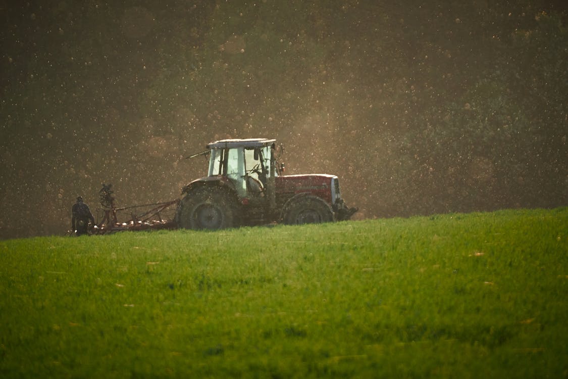 Un Trattore Nel Campo