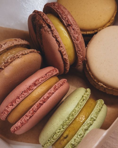 Free A close-up of colorful macarons showcasing various flavors and vibrant hues. Stock Photo
